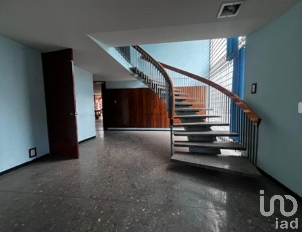 Casa con uso de suelo comercial para oficinas o negocio