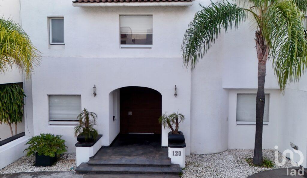 Casa en Venta Fraccionamiento Villa Lomas del Paraíso, Zona Universidades Altozano, Morelia