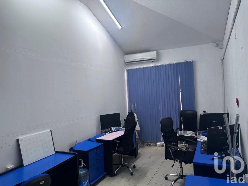 CASA EN VENTA DE UNA SOLA PLANTA, IDEAL PARA OFICINAS