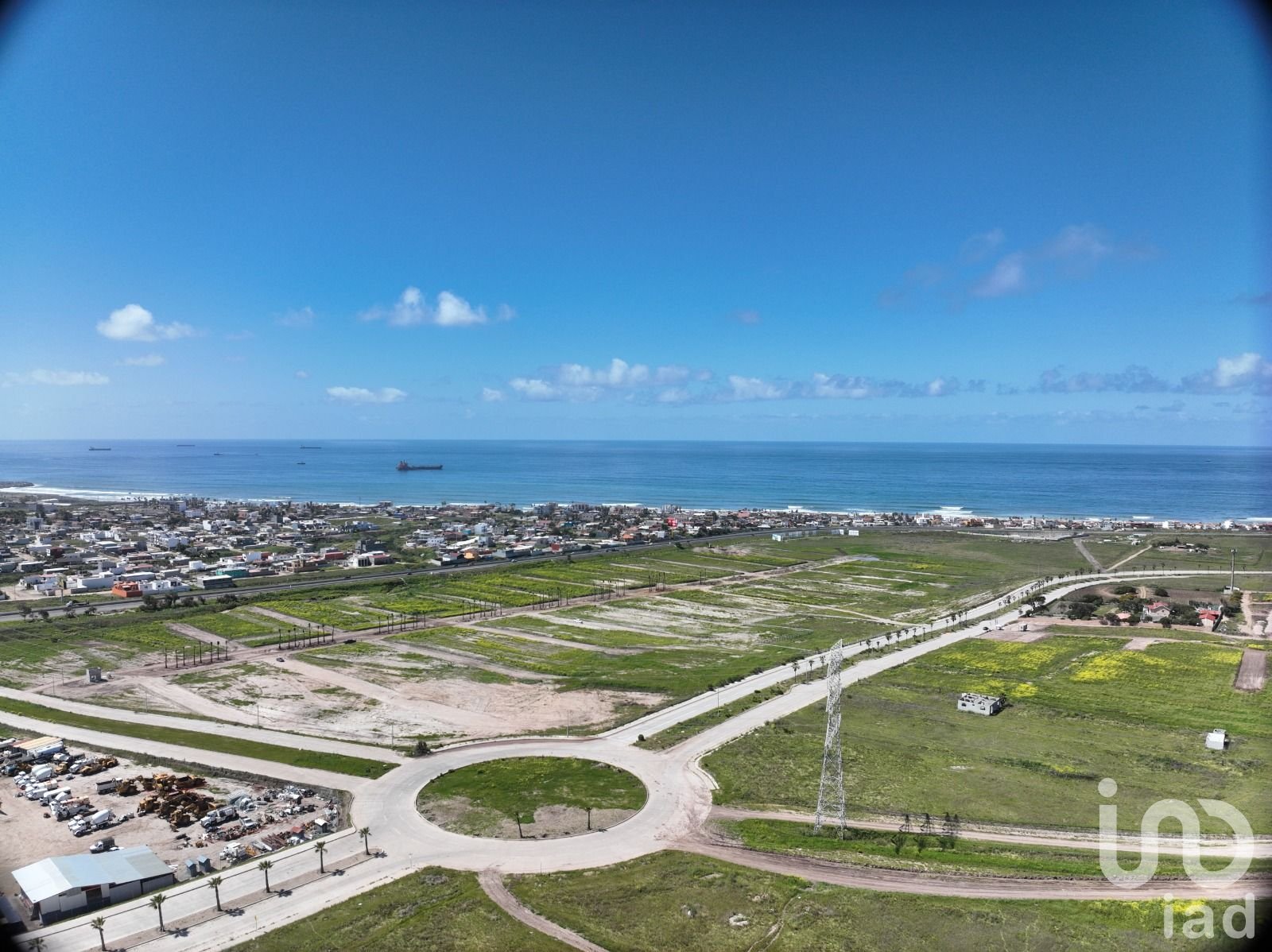 Traspaso terreno a unos pasos de playa del Rosarito y del centro de convenciones Baja California C