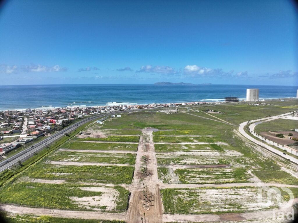 Traspaso terreno a unos pasos de playa del Rosarito y del centro de convenciones Baja California C