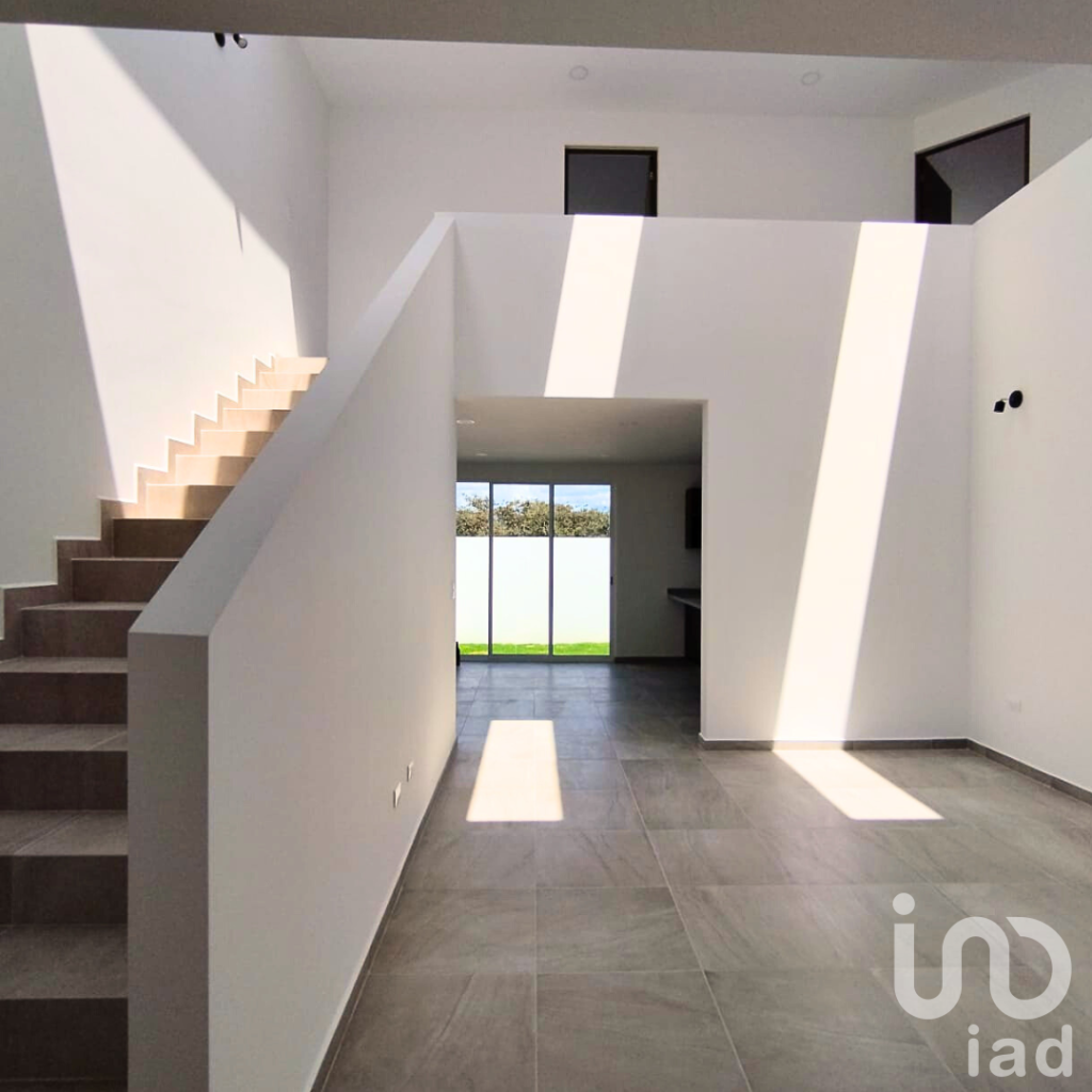 Casa en Haras del Bosque con 3 Recámaras y Jardín en Venta a un Paso del Restaurante con Lago