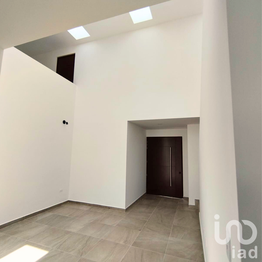 Casa en Haras del Bosque con 3 Recámaras y Jardín en Venta a un Paso del Restaurante con Lago