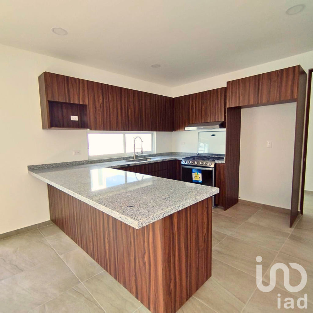 Casa en Haras del Bosque con 3 Recámaras y Jardín en Venta a un Paso del Restaurante con Lago