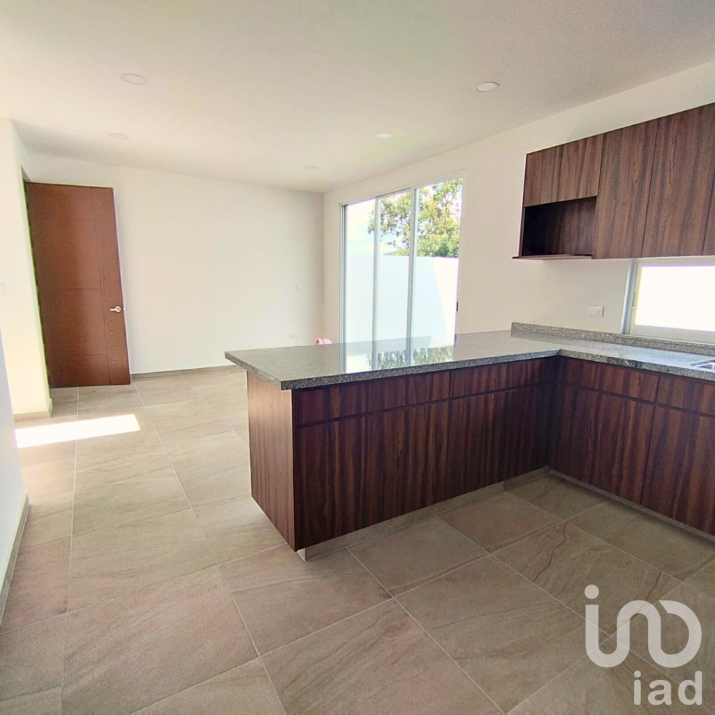 Casa en Haras del Bosque con 3 Recámaras y Jardín en Venta a un Paso del Restaurante con Lago