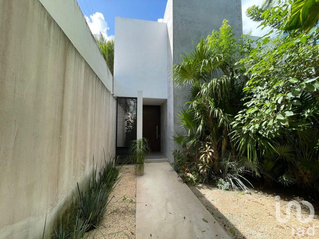 RESIDENCIA DE DOS PLANTAS EN RESIDENCIAL DEL MAYAB, MÉRIDA YUCATÁN 4 RECAMARAS