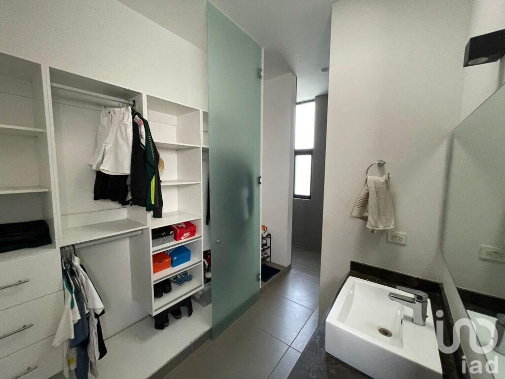 RESIDENCIA DE DOS PLANTAS EN RESIDENCIAL DEL MAYAB, MÉRIDA YUCATÁN 4 RECAMARAS