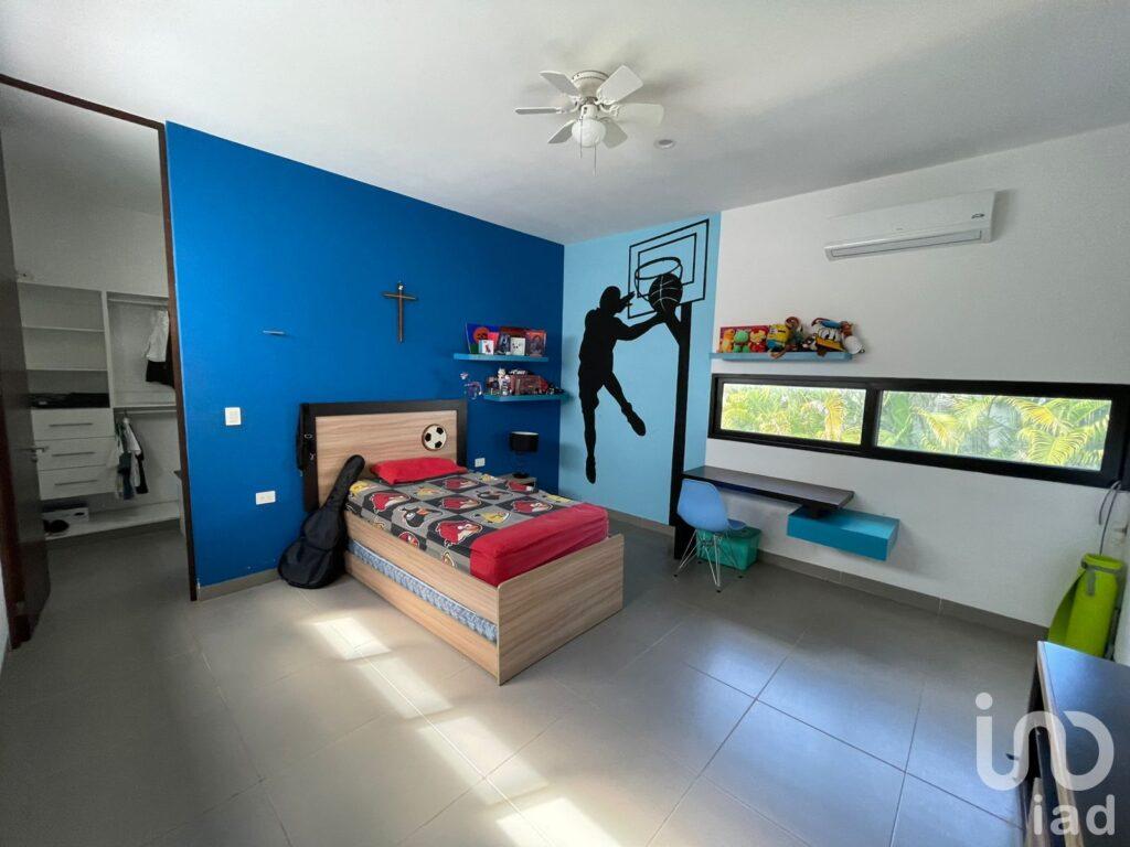 RESIDENCIA DE DOS PLANTAS EN RESIDENCIAL DEL MAYAB, MÉRIDA YUCATÁN 4 RECAMARAS