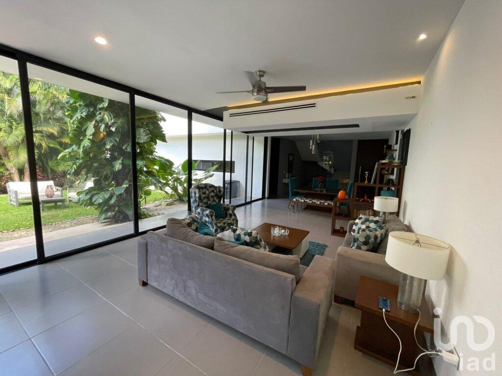 RESIDENCIA DE DOS PLANTAS EN RESIDENCIAL DEL MAYAB, MÉRIDA YUCATÁN 4 RECAMARAS