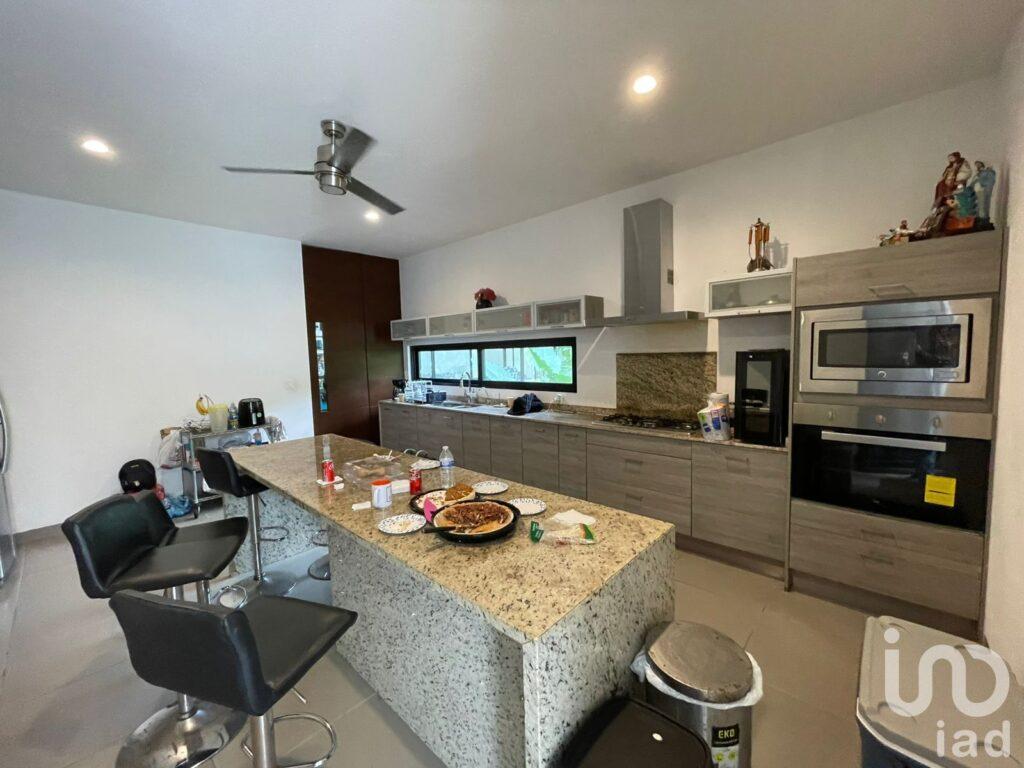 RESIDENCIA DE DOS PLANTAS EN RESIDENCIAL DEL MAYAB, MÉRIDA YUCATÁN 4 RECAMARAS