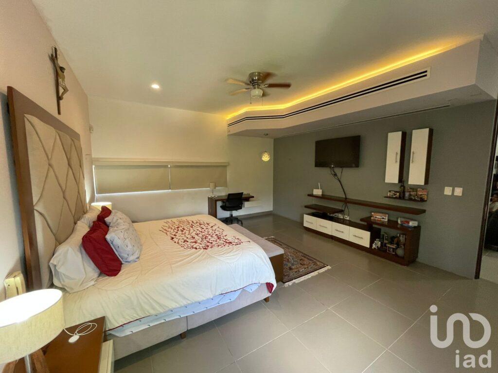 RESIDENCIA DE DOS PLANTAS EN RESIDENCIAL DEL MAYAB, MÉRIDA YUCATÁN 4 RECAMARAS