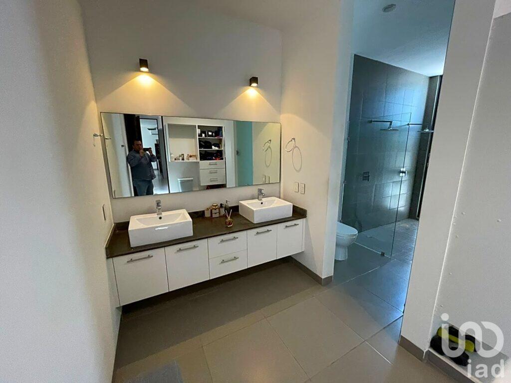 RESIDENCIA DE DOS PLANTAS EN RESIDENCIAL DEL MAYAB, MÉRIDA YUCATÁN 4 RECAMARAS