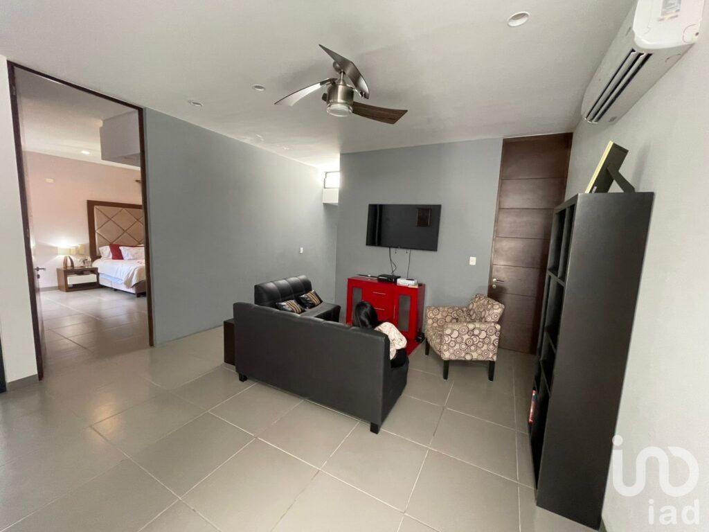 RESIDENCIA DE DOS PLANTAS EN RESIDENCIAL DEL MAYAB, MÉRIDA YUCATÁN 4 RECAMARAS