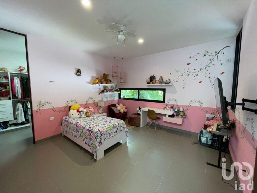 RESIDENCIA DE DOS PLANTAS EN RESIDENCIAL DEL MAYAB, MÉRIDA YUCATÁN 4 RECAMARAS