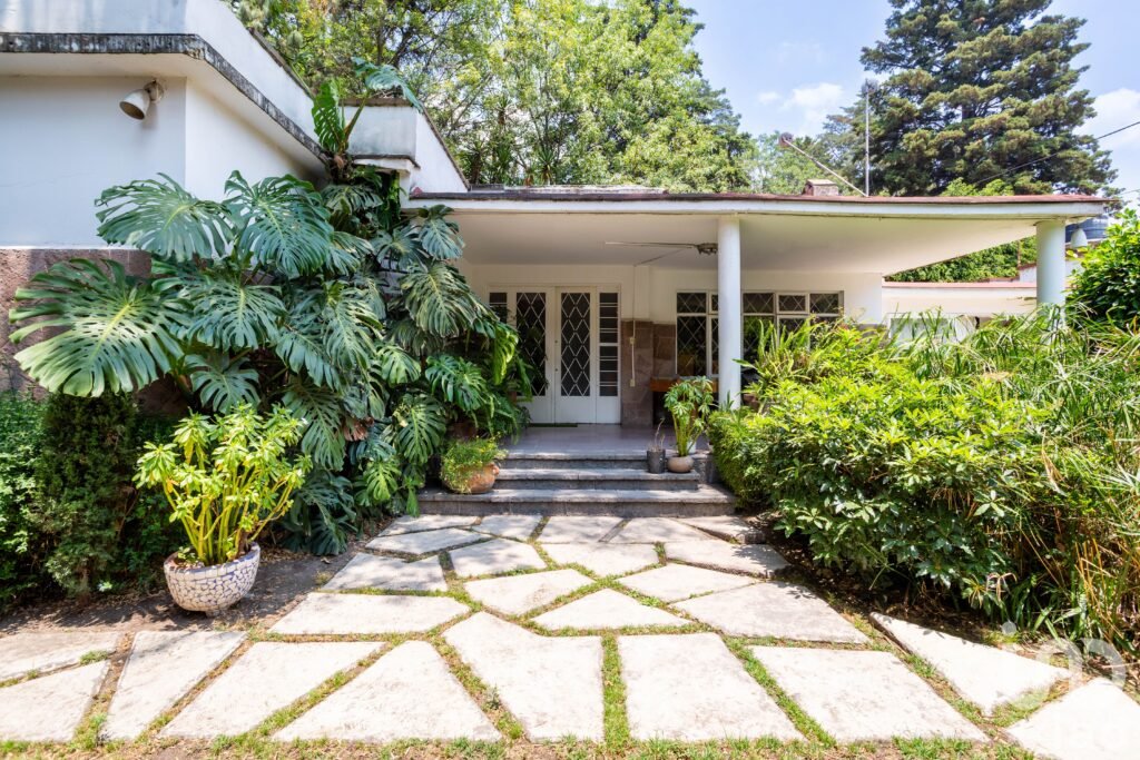 TERRENO EN VENTA CON CONSTRUCCION PARA REMODELAR , TLACOPAC , ALVARO OBREGON