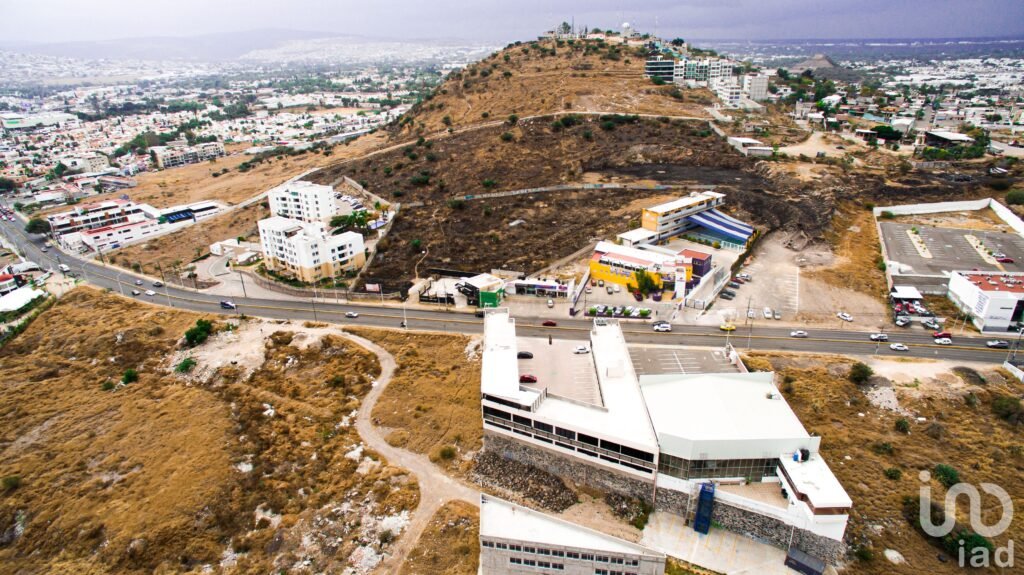 Venta Terreno en Querétaro Corregidora, cerca Hospital Nefrología y Diálisis (uso: H-3-40-MD)
