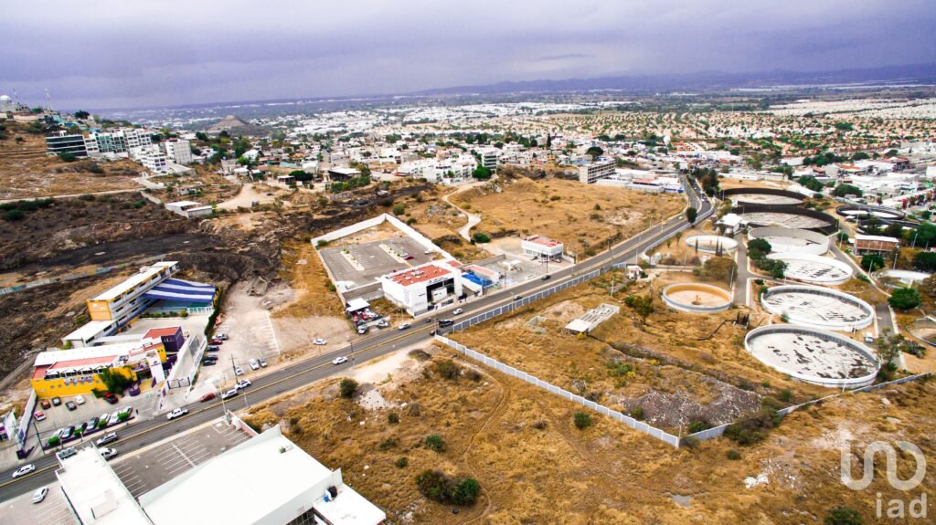 Venta Terreno en Querétaro Corregidora, cerca Hospital Nefrología y Diálisis (uso: H-3-40-MD)