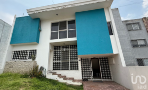 Casa en venta en colonia Jardines del Sol. Casa en venta en colonia Jardines del Sol.