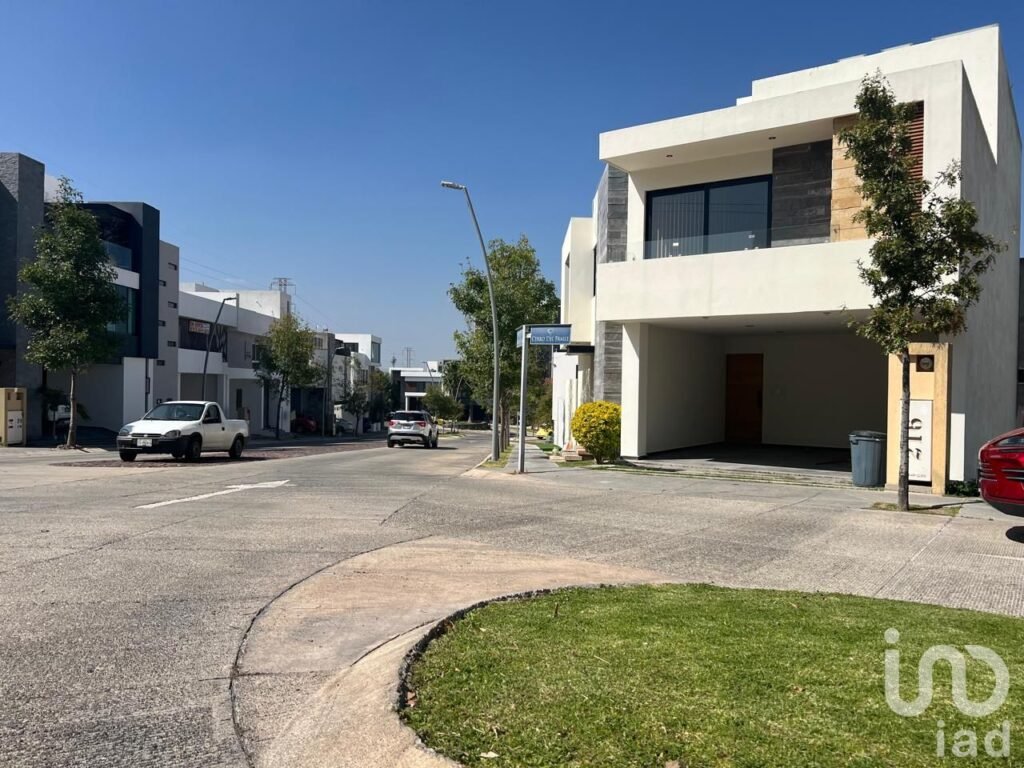 Casa en RENTA en Privada Lomas del Pedregal, SLP