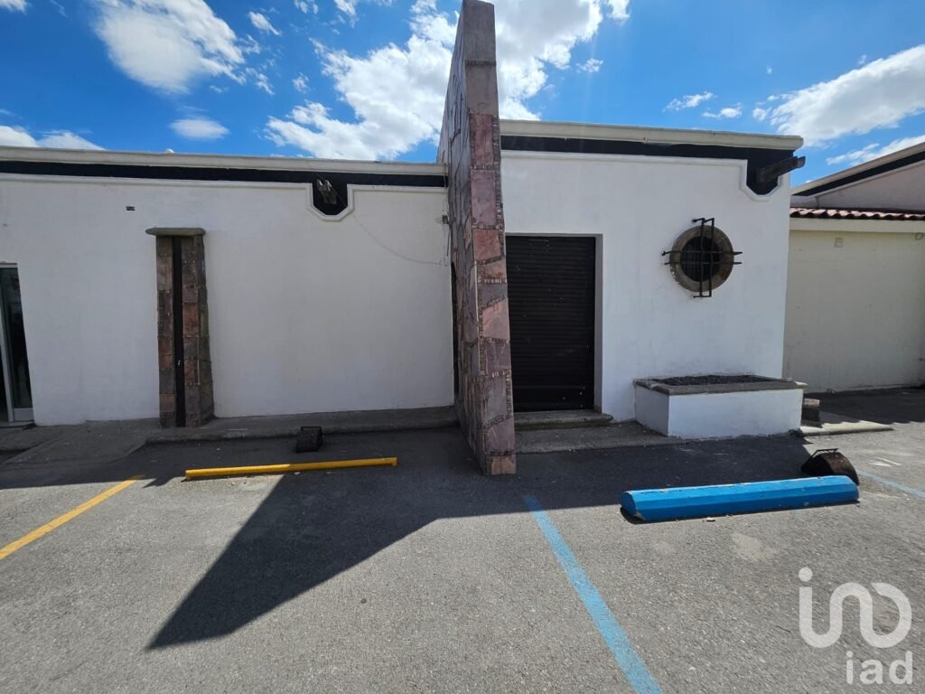 Local en Renta  en Avenida Tecnológico frente a GaleriasTec