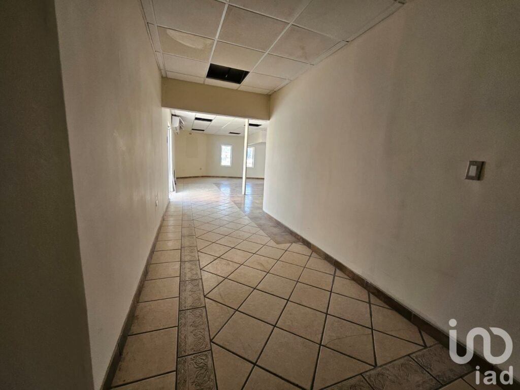 Local en Renta  en Avenida Tecnológico frente a GaleriasTec