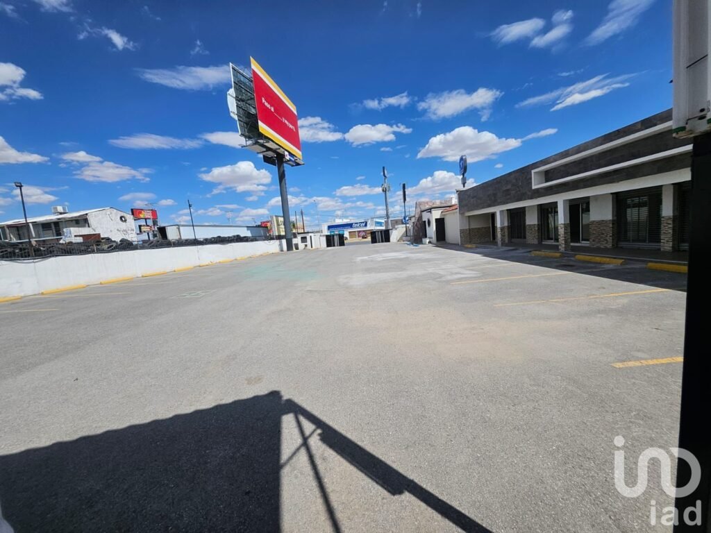 Local en Renta  en Avenida Tecnológico frente a GaleriasTec