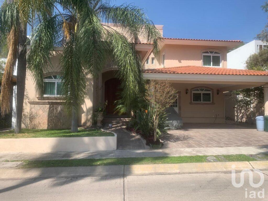 Casa en Fraccionamiento Los Frailes, Zapopan