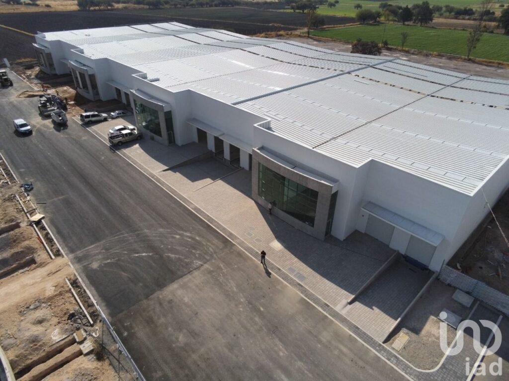 Renta Nave Industrial  El Marques  Queretaro. A 150 m. autopista 57 Queretaro- CDMX
