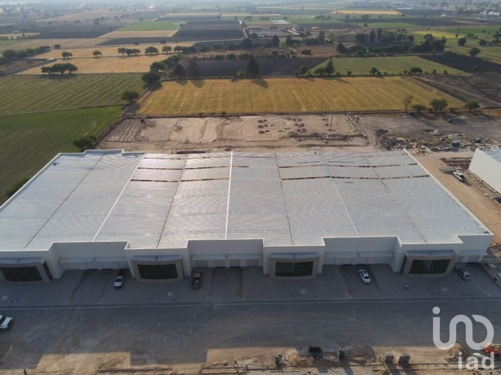 Renta Nave Industrial  El Marques  Queretaro. A 150 m. autopista 57 Queretaro- CDMX