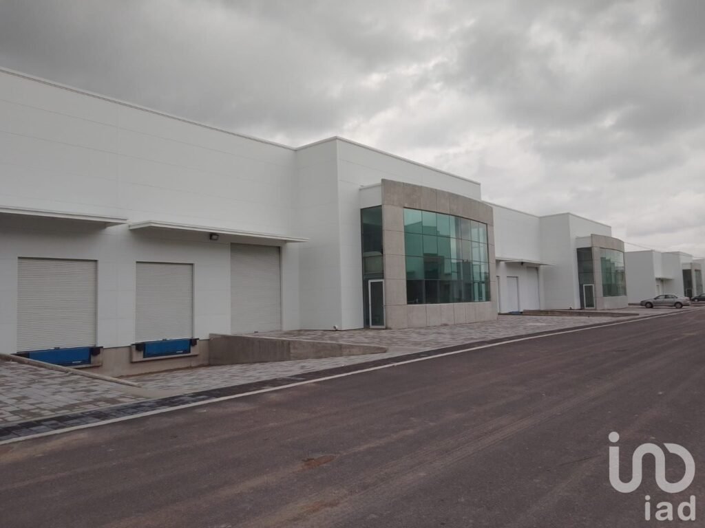 Nave Industrial RENTA  El Marques Queretaro. A 15 m de autopista Queretaro - CDMX