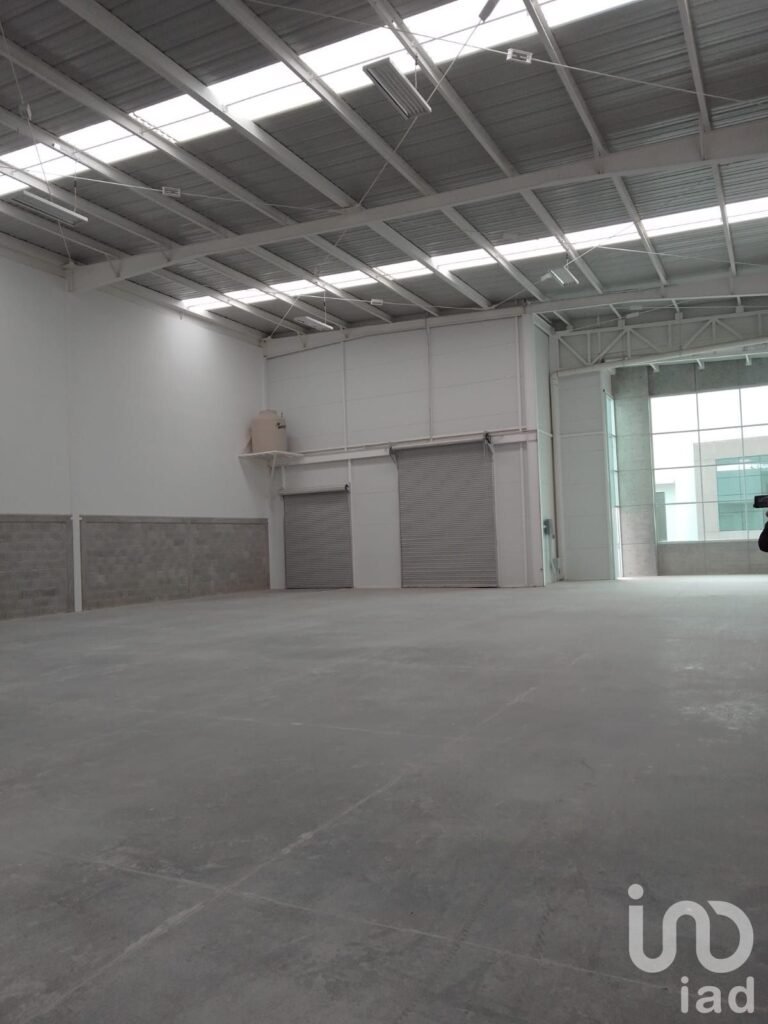 Nave Industrial RENTA  El Marques Queretaro. A 15 m de autopista Queretaro - CDMX