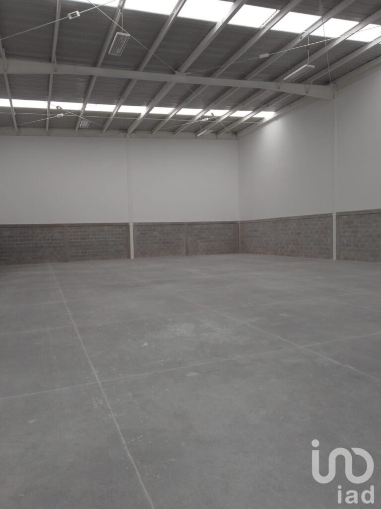 Nave Industrial RENTA  El Marques Queretaro. A 15 m de autopista Queretaro - CDMX