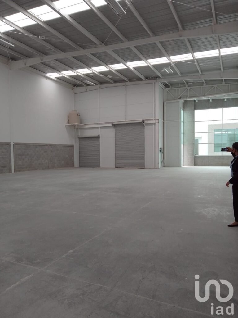 Nave Industrial en RENTA El Marques Queretaro. A 150 m de la autopista Queretaro- CDMX