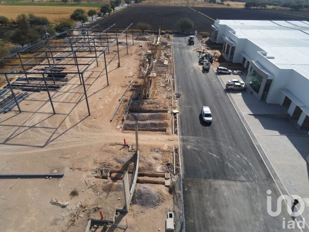 Nave Industrial en RENTA El Marques Queretaro. A 150 m de la autopista Queretaro- CDMX