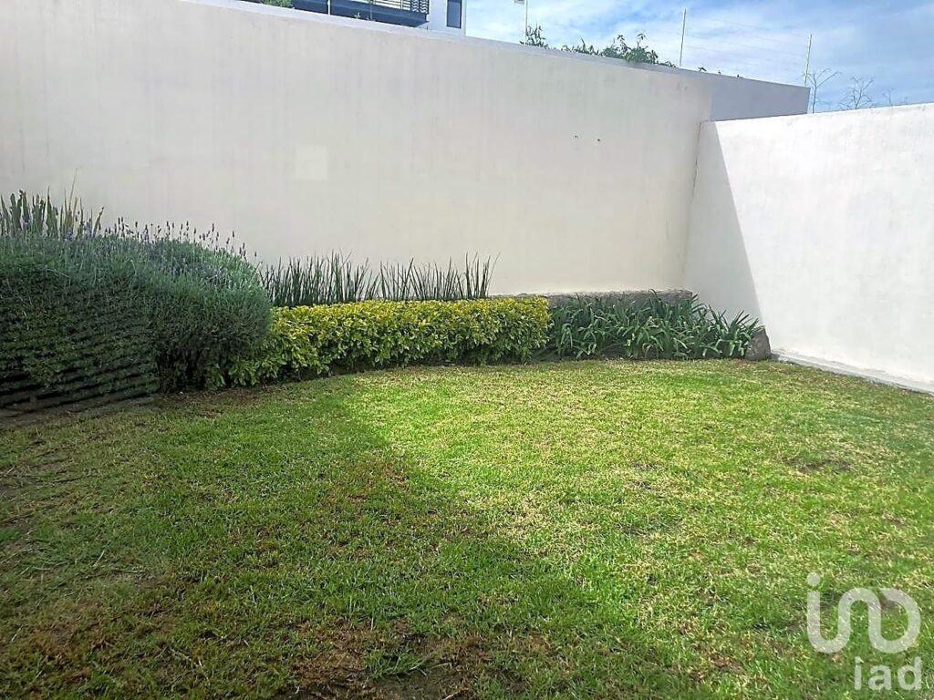CASA EN VENTA CON 4 RECAMARAS Y ROOF GARDEN, SAMARE ZIBATA