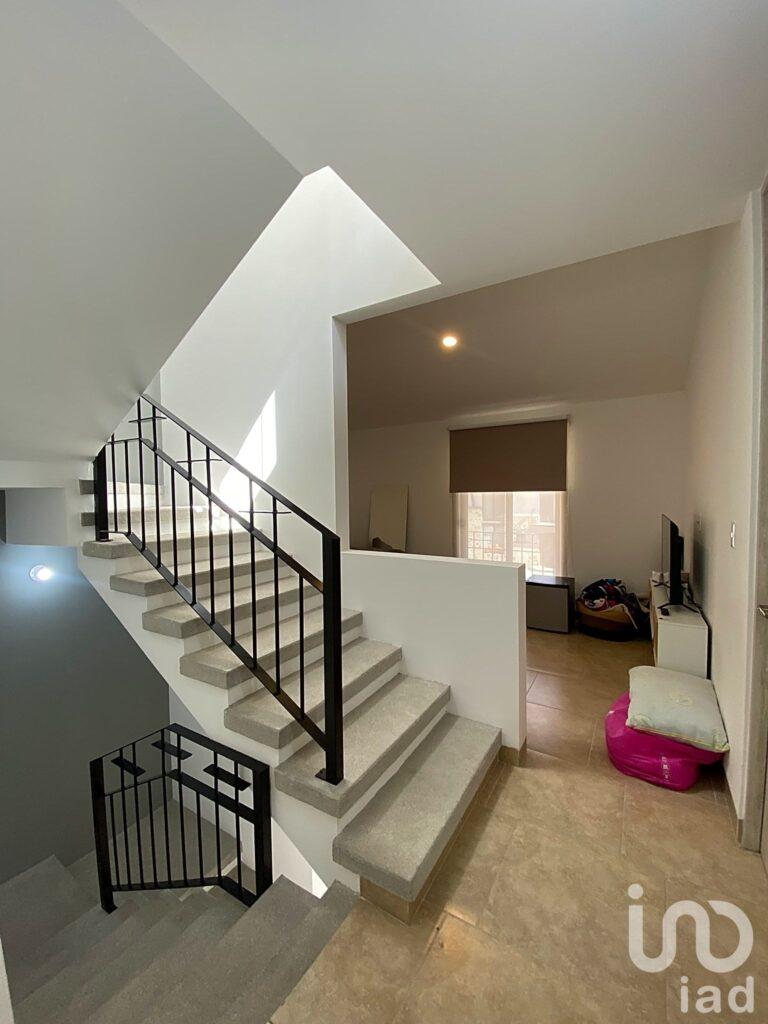 CASA EN VENTA CON 4 RECAMARAS Y ROOF GARDEN, SAMARE ZIBATA