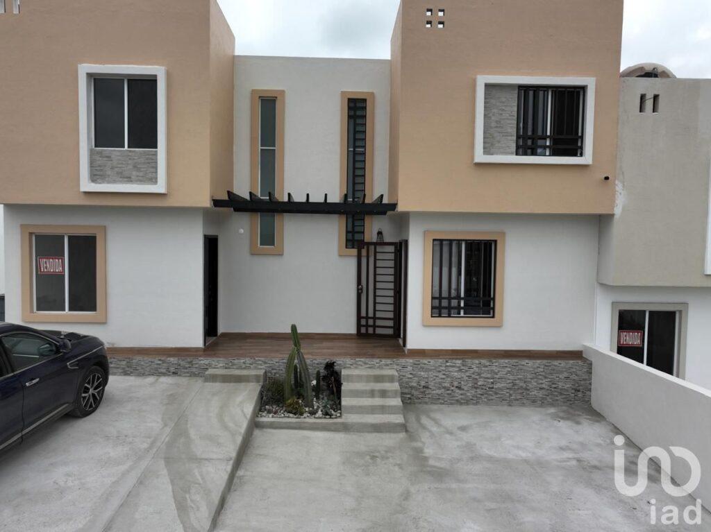 Se vende Casa con precio especial en privada Victoria Residencial, Tijuana. (#2)