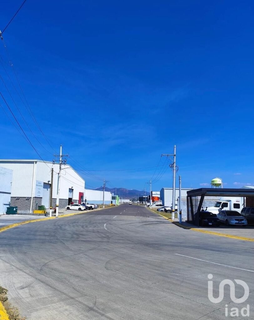 Terreno Industrial en Cluster Novotech, Silao,Gto,a pocos metros de Autopista y frente a Fipasi