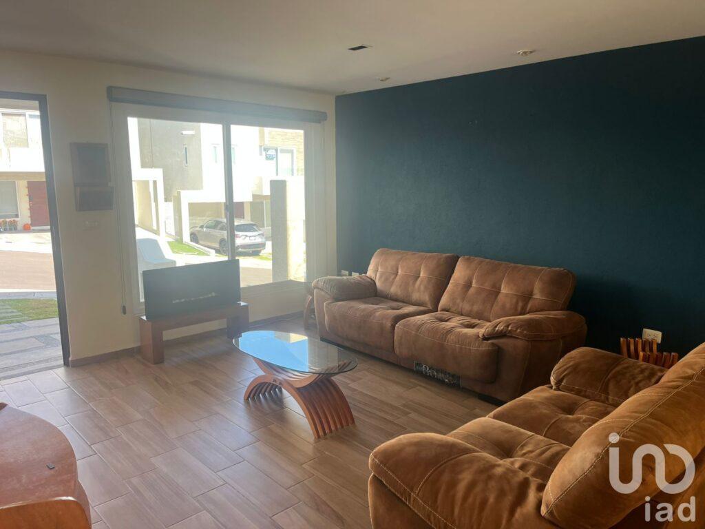 Casa Amueblada en Renta en Zibata