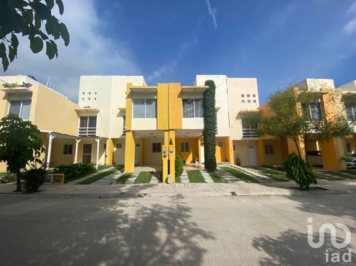 CASA EN RENTA AMUEBLADA EN PRIVADAS MACTUMATZA, AL SUR PTE DE TUXTLA