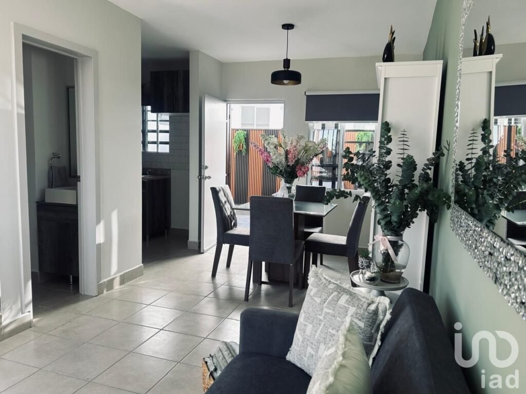 Se vende Casa con precio especial en privada Victoria Residencial, Tijuana. (#8)