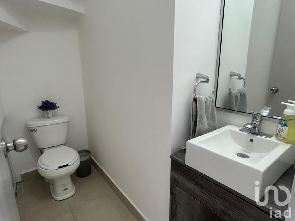 Se vende Casa con precio especial en privada Victoria Residencial, Tijuana. (#10)