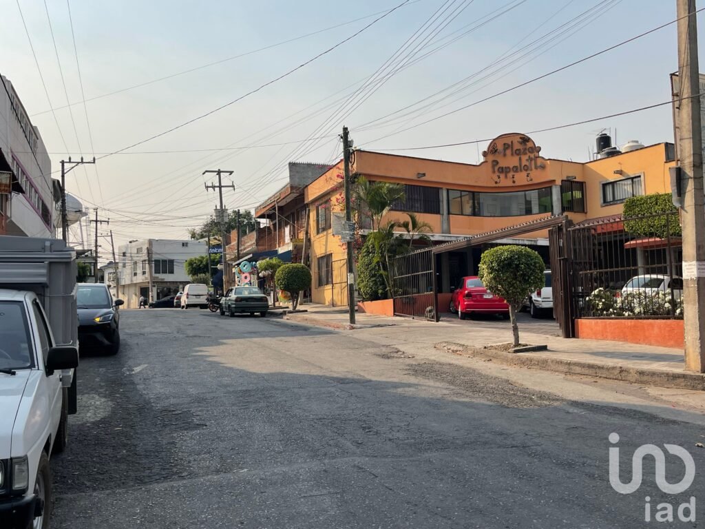 VENTA PLAZA COMERCIAL EN FRACC VILLAS DEL DESCANSO EN JIUTEPEC; MORELOS