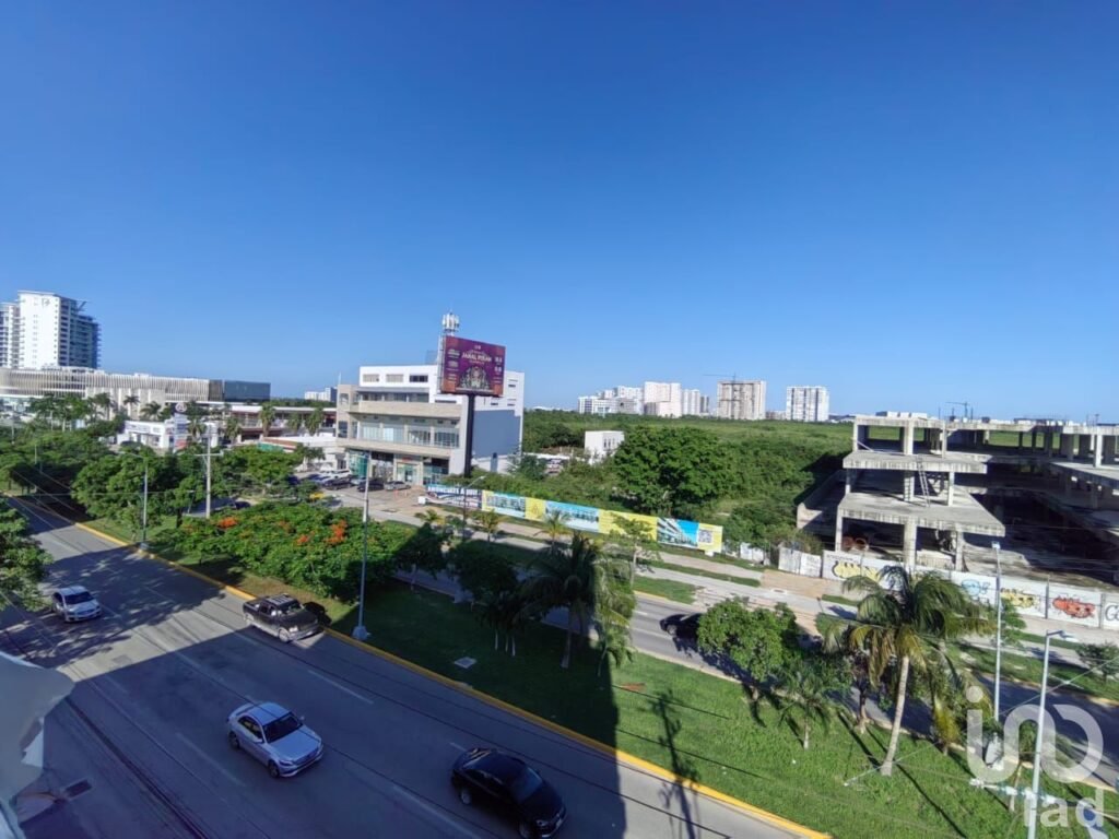 VENDO CONDOMINIO NUEVO EN AV. BONAMPAK FRENTE A PUERTO CANCUN, CANCUN, Q.ROO
