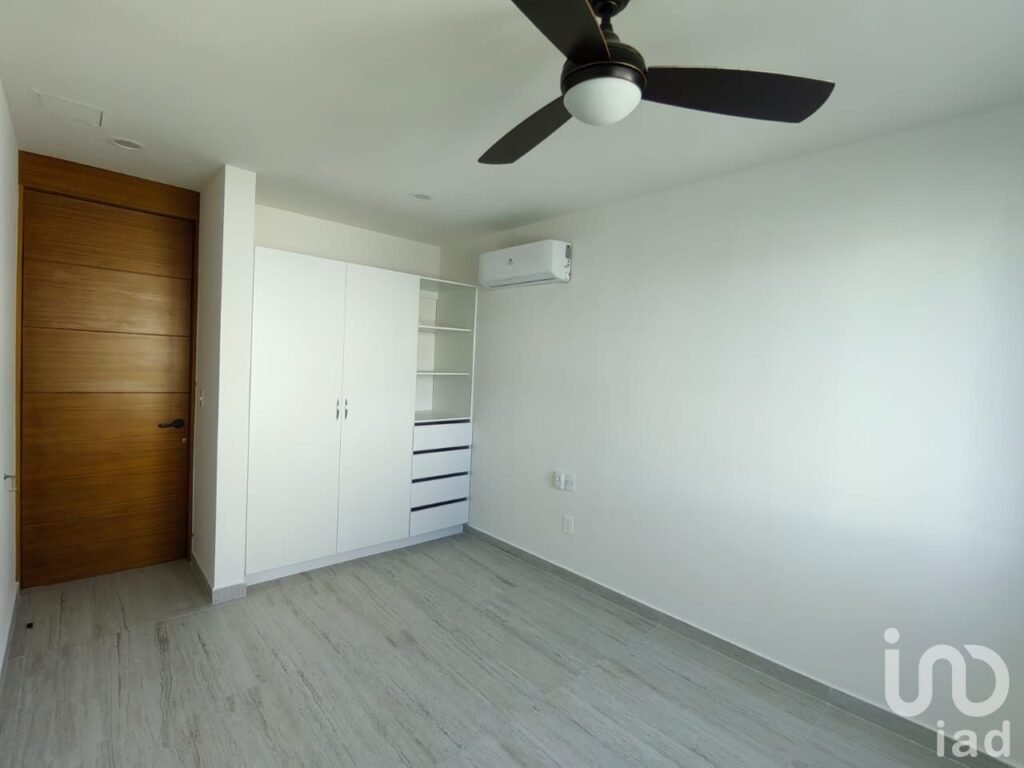 VENDO CONDOMINIO NUEVO EN AV. BONAMPAK FRENTE A PUERTO CANCUN, CANCUN, Q.ROO