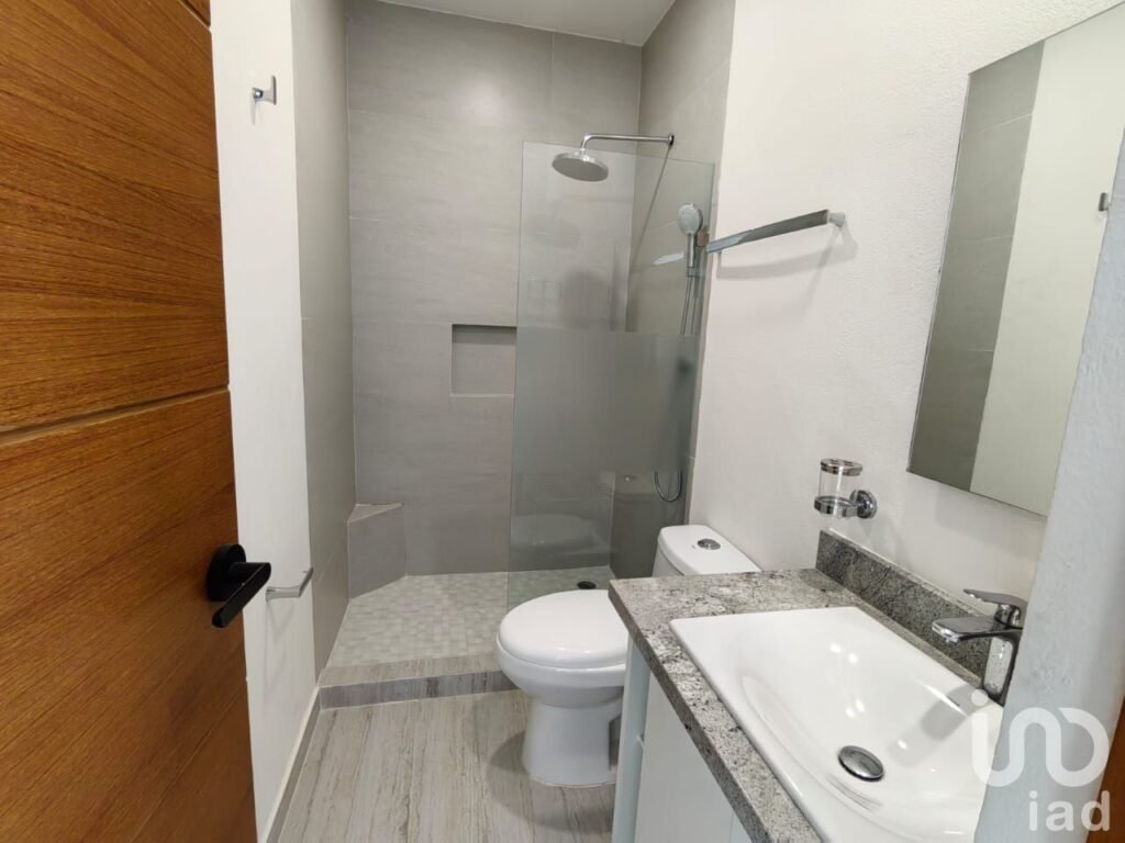 VENDO CONDOMINIO NUEVO EN AV. BONAMPAK FRENTE A PUERTO CANCUN, CANCUN, Q.ROO