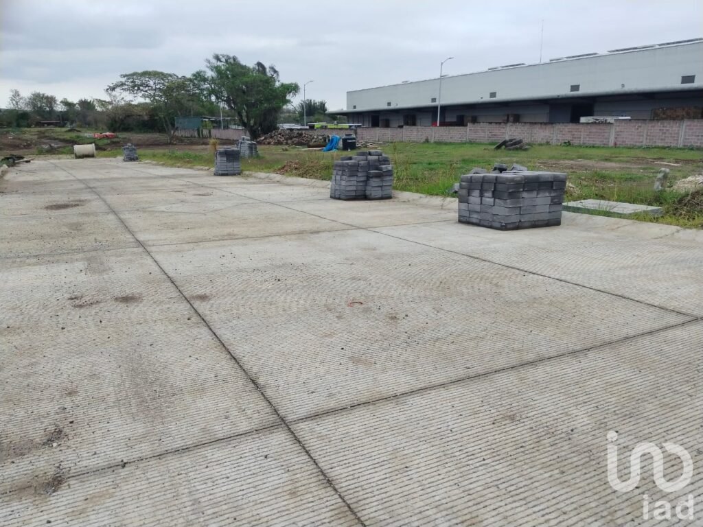 TERRENO EN VENTA, LOTE  2, FRACC. BOSQUES DE LAS HAYAS RESIDENCIAL,  EL LENCERO EMILIANO ZAPATA, VER