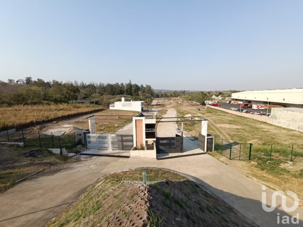 TERRENO EN VENTA, LOTE  2, FRACC. BOSQUES DE LAS HAYAS RESIDENCIAL,  EL LENCERO EMILIANO ZAPATA, VER