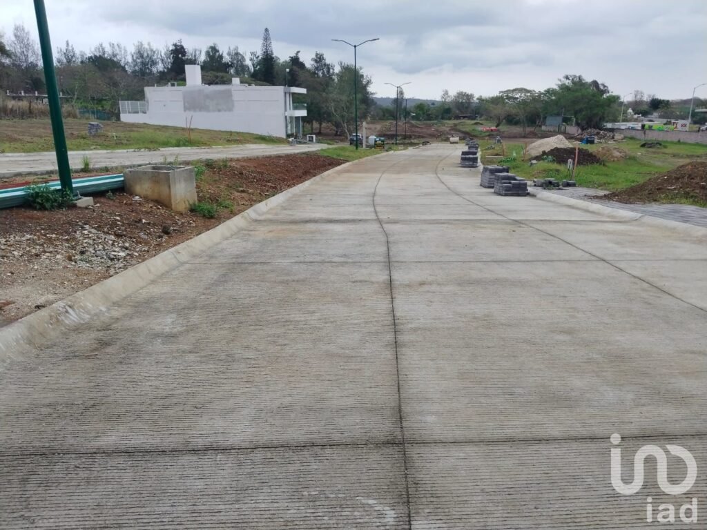 TERRENO EN VENTA, LOTE  2, FRACC. BOSQUES DE LAS HAYAS RESIDENCIAL,  EL LENCERO EMILIANO ZAPATA, VER