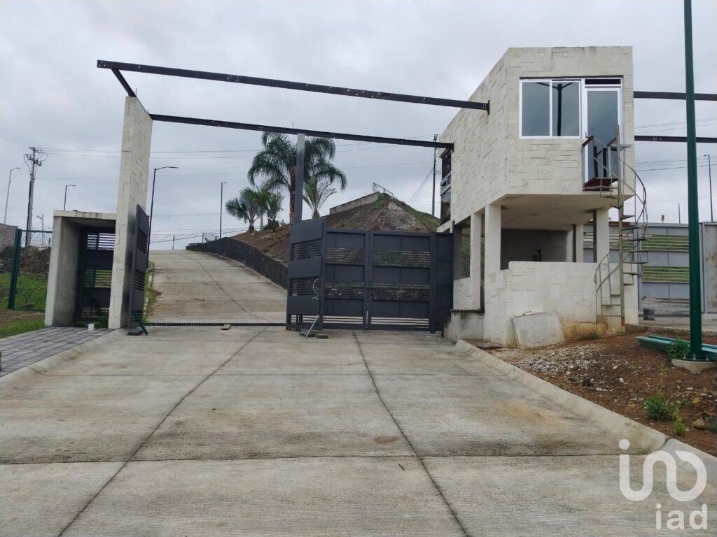 TERRENO EN VENTA, LOTE  2, FRACC. BOSQUES DE LAS HAYAS RESIDENCIAL,  EL LENCERO EMILIANO ZAPATA, VER